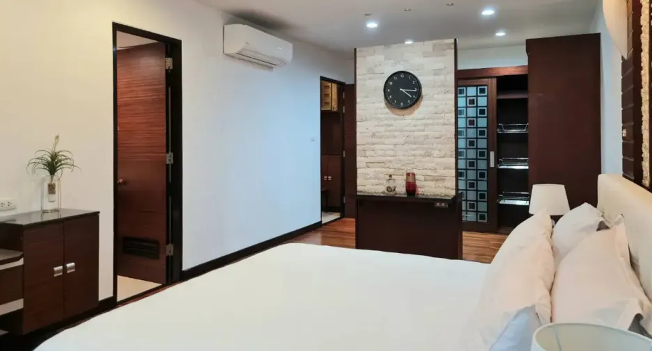 For rent 2 bedrooms condo in Watthana, Bangkok
