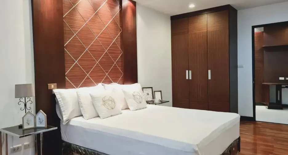For rent 2 bedrooms condo in Watthana, Bangkok