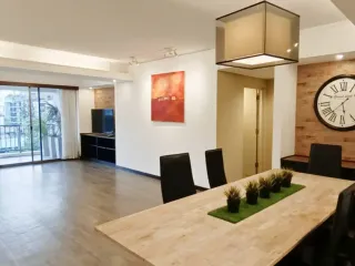 Condo en alquiler de 3 habitaciones en Khlong Toei, Bangkok
