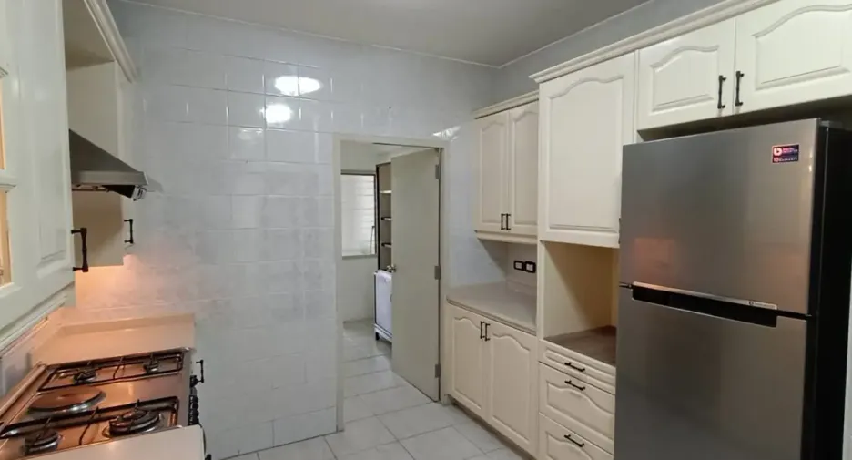 Condo en alquiler de 3 habitaciones en Khlong Toei, Bangkok