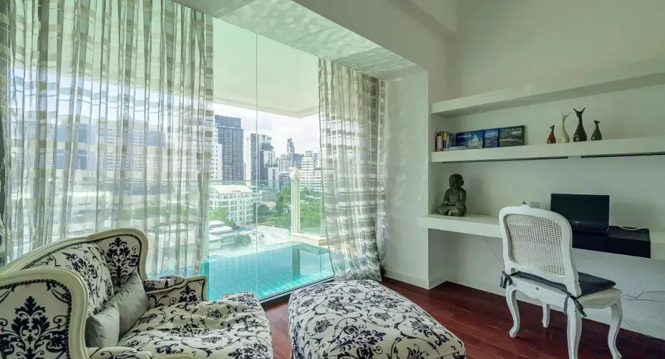 For rent 2 bedrooms condo in Watthana, Bangkok