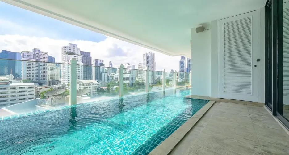 For rent 2 bedrooms condo in Watthana, Bangkok