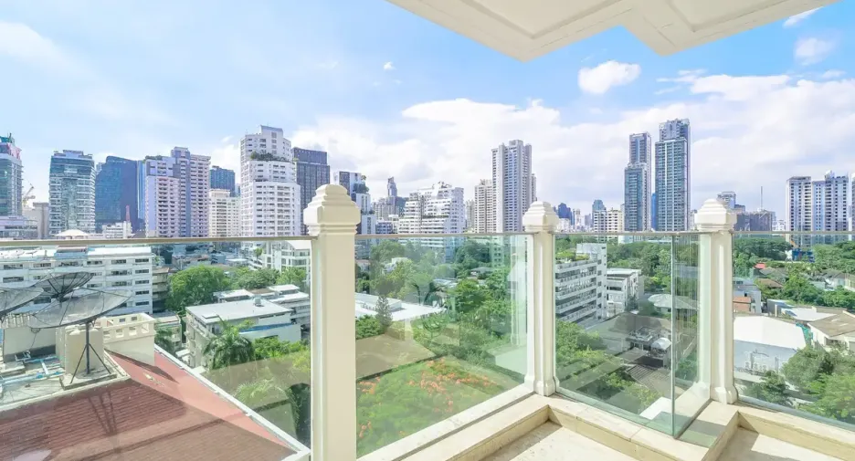 For rent 2 bedrooms condo in Watthana, Bangkok