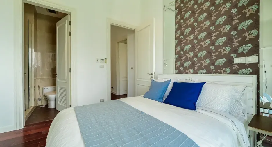For rent 2 bedrooms condo in Watthana, Bangkok