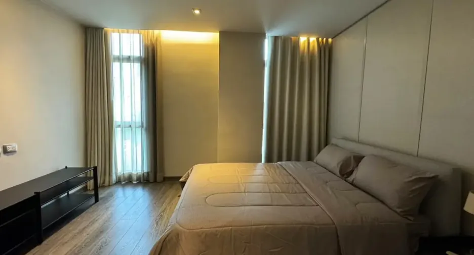 For rent 3 bedrooms condo in Khlong Toei, Bangkok