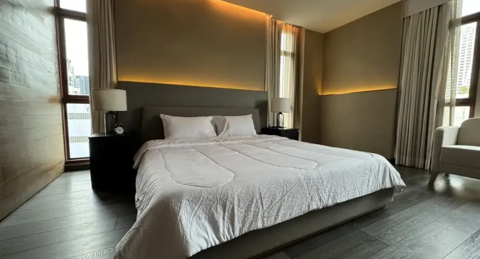 For rent 3 bedrooms condo in Khlong Toei, Bangkok