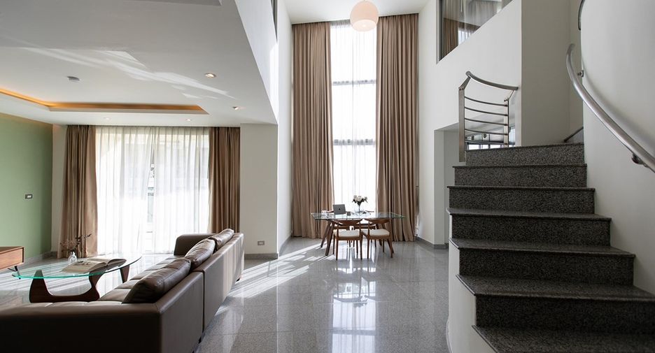 For rent 2 bedrooms condo in Watthana, Bangkok