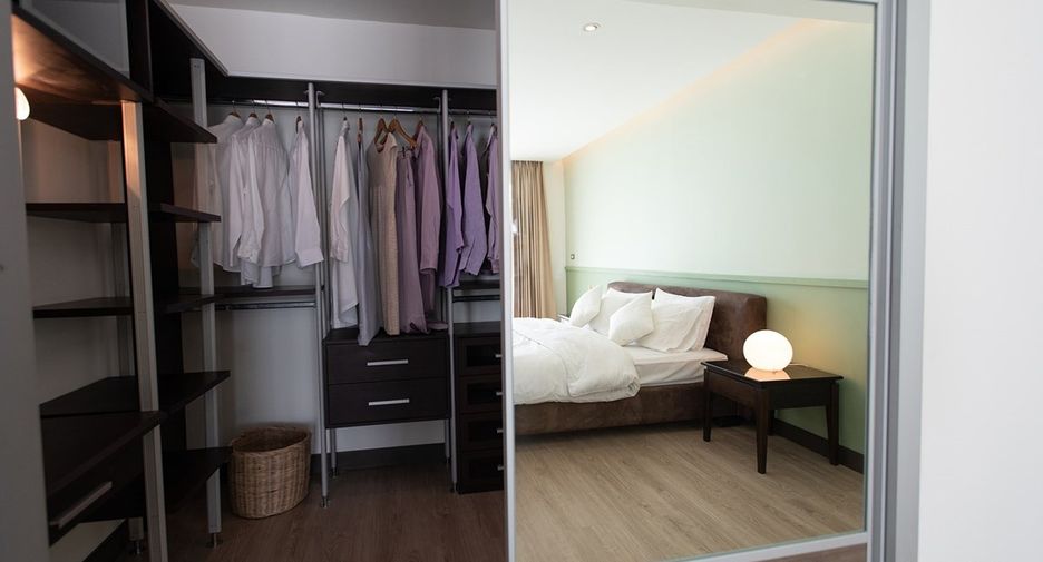 For rent 2 bedrooms condo in Watthana, Bangkok