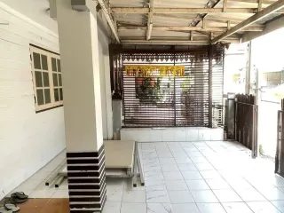 À louer 4 chambres maison à Don Mueang, Bangkok