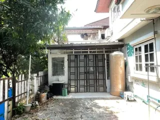 À louer 4 chambres maison à Don Mueang, Bangkok