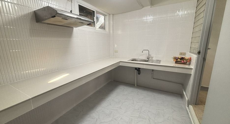 For sale 2 bedrooms townhouse in Bang Khen, Bangkok
