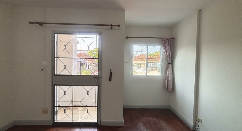 For sale 2 bedrooms townhouse in Bang Khen, Bangkok