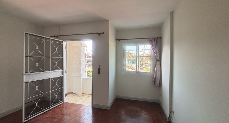 For sale 2 bedrooms townhouse in Bang Khen, Bangkok