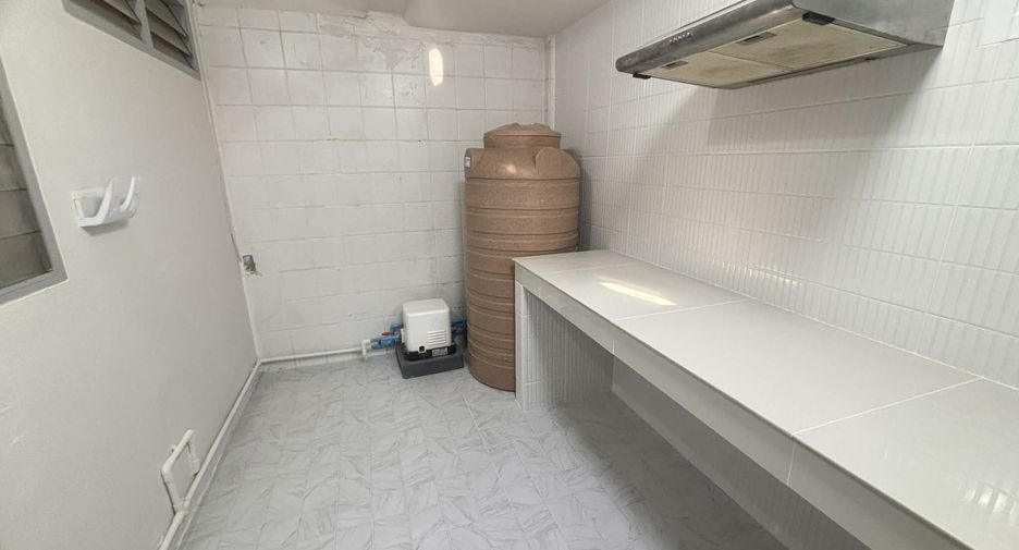 For sale 2 bedrooms townhouse in Bang Khen, Bangkok