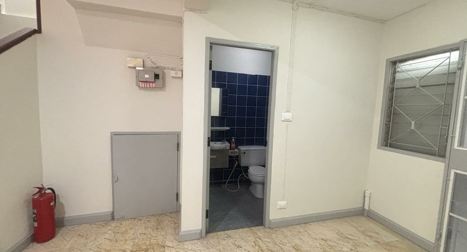 For sale 2 bedrooms townhouse in Bang Khen, Bangkok