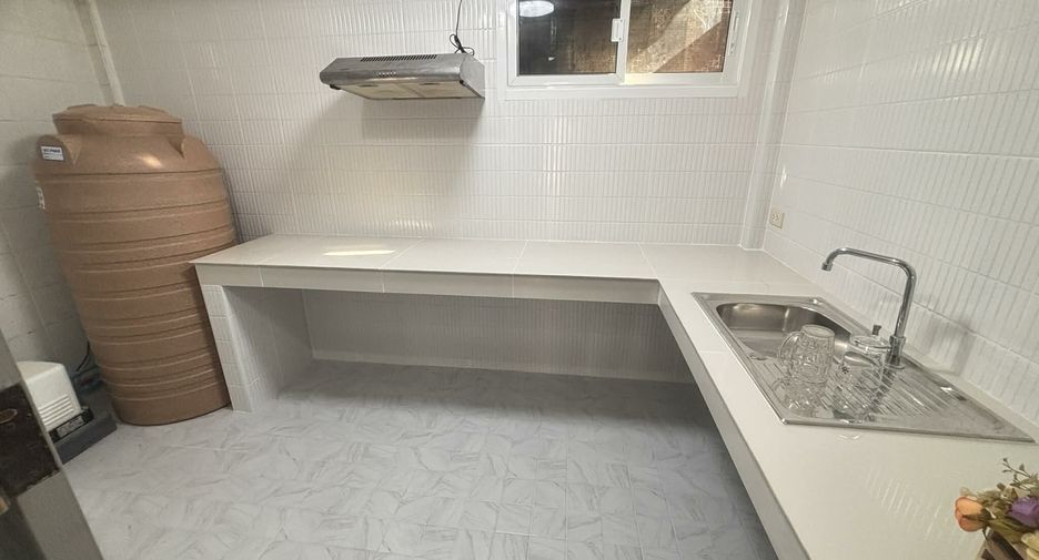 For sale 2 bedrooms townhouse in Bang Khen, Bangkok
