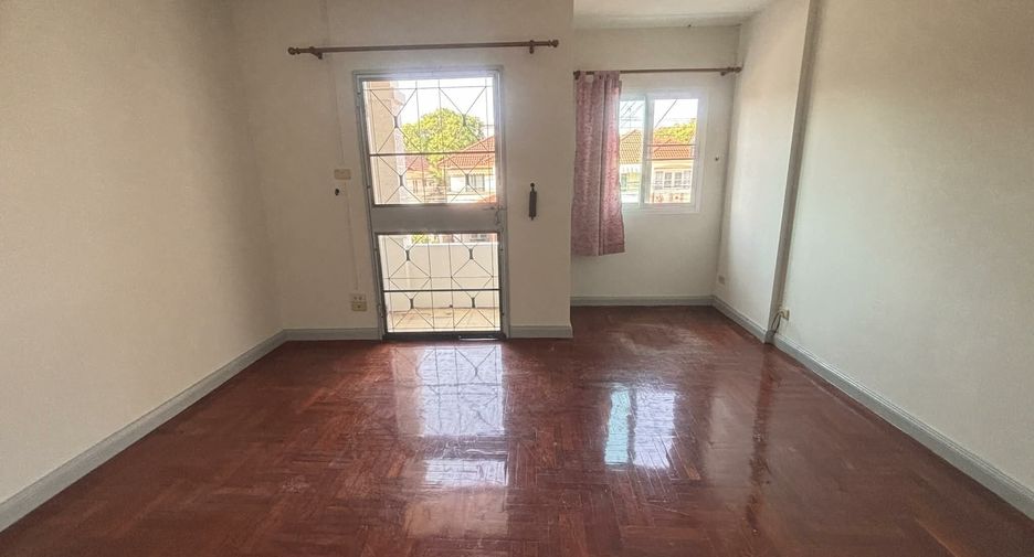 For sale 2 bedrooms townhouse in Bang Khen, Bangkok