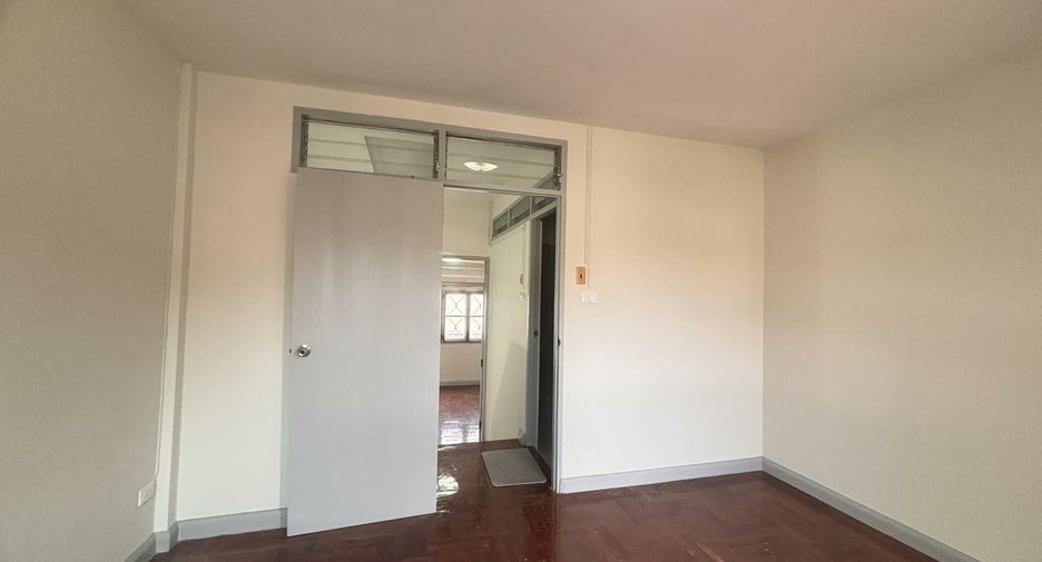 For sale 2 bedrooms townhouse in Bang Khen, Bangkok