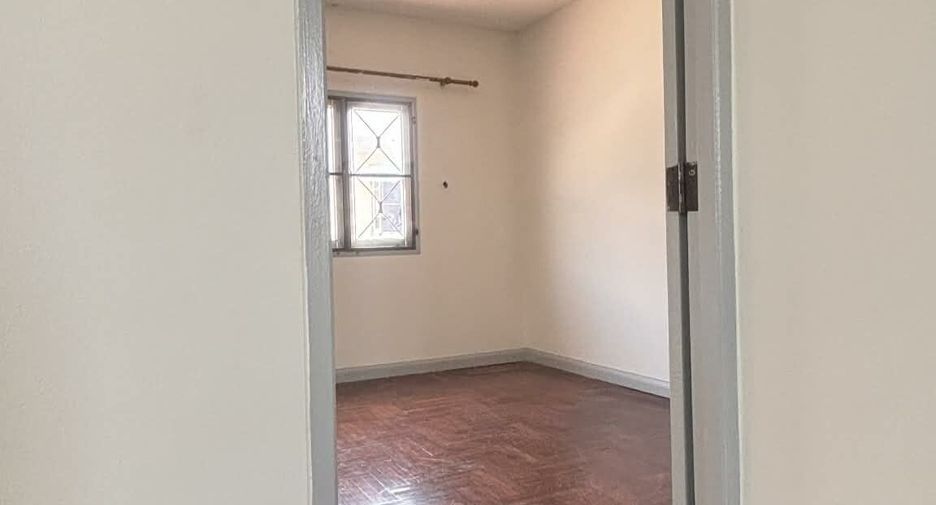 For sale 2 bedrooms townhouse in Bang Khen, Bangkok