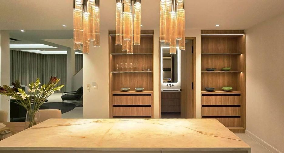 For sale 5 bedrooms villa in Thawi Watthana, Bangkok