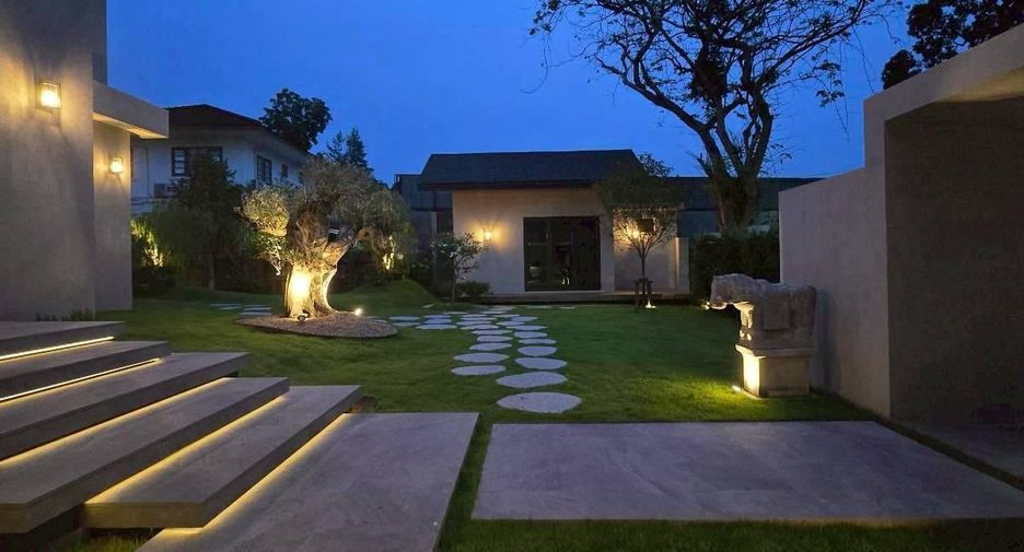 For sale 5 bedrooms villa in Thawi Watthana, Bangkok