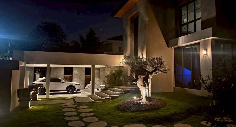 For sale 5 bedrooms villa in Thawi Watthana, Bangkok