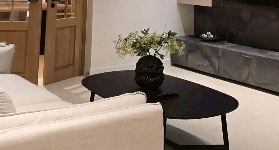 For sale 5 bedrooms villa in Thawi Watthana, Bangkok
