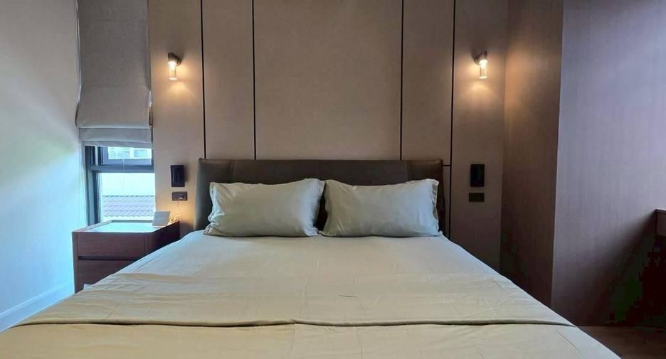 For sale 5 bedrooms villa in Thawi Watthana, Bangkok