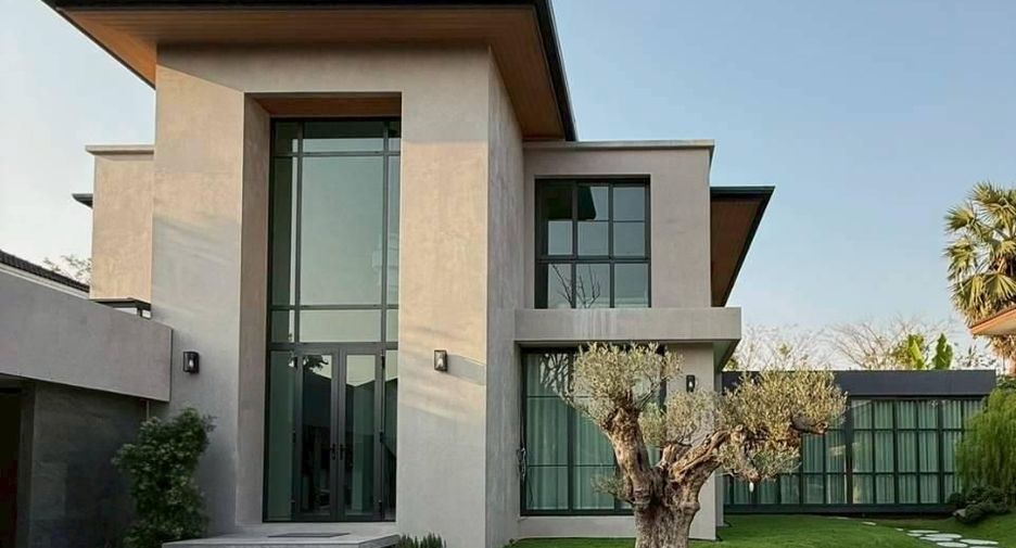 For sale 5 bedrooms villa in Thawi Watthana, Bangkok