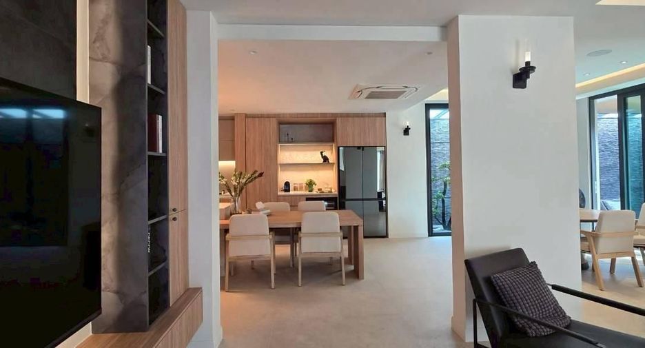 For sale 5 bedrooms villa in Thawi Watthana, Bangkok