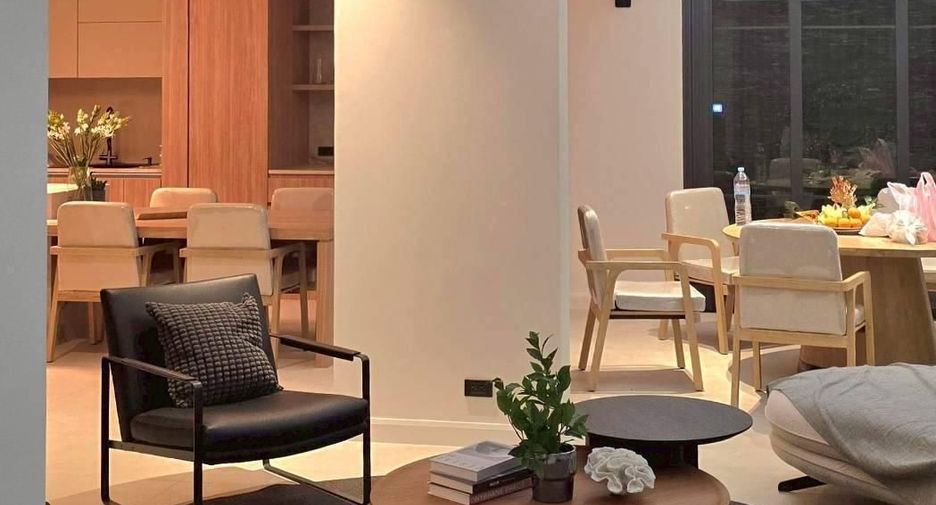 For sale 5 bedrooms villa in Thawi Watthana, Bangkok