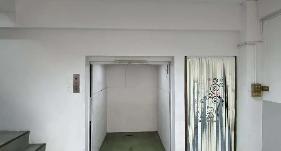 For rent 5 bedrooms retail Space in Samphanthawong, Bangkok