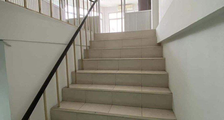For rent 5 bedrooms retail Space in Samphanthawong, Bangkok