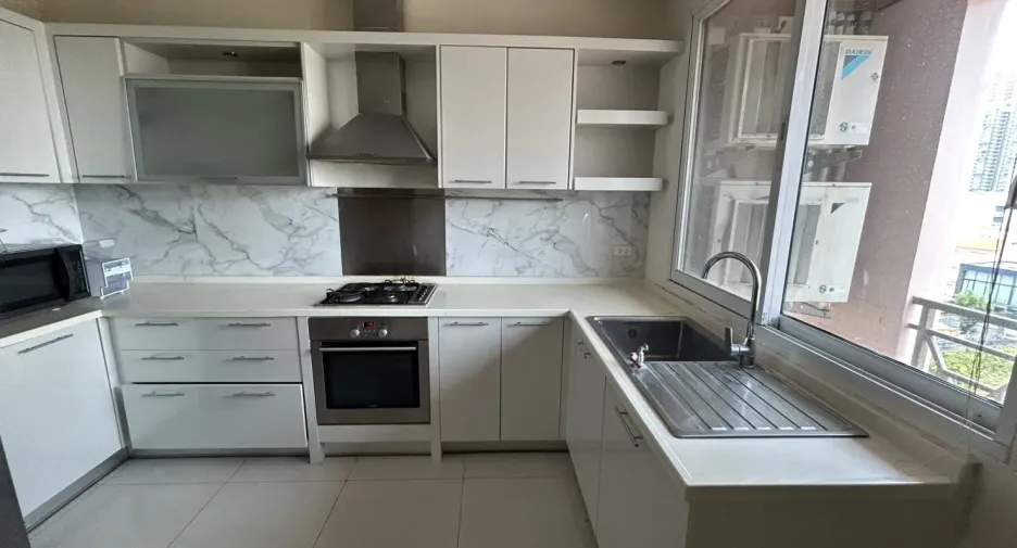 Apartamento en alquiler de 3 habitaciones en Watthana, Bangkok