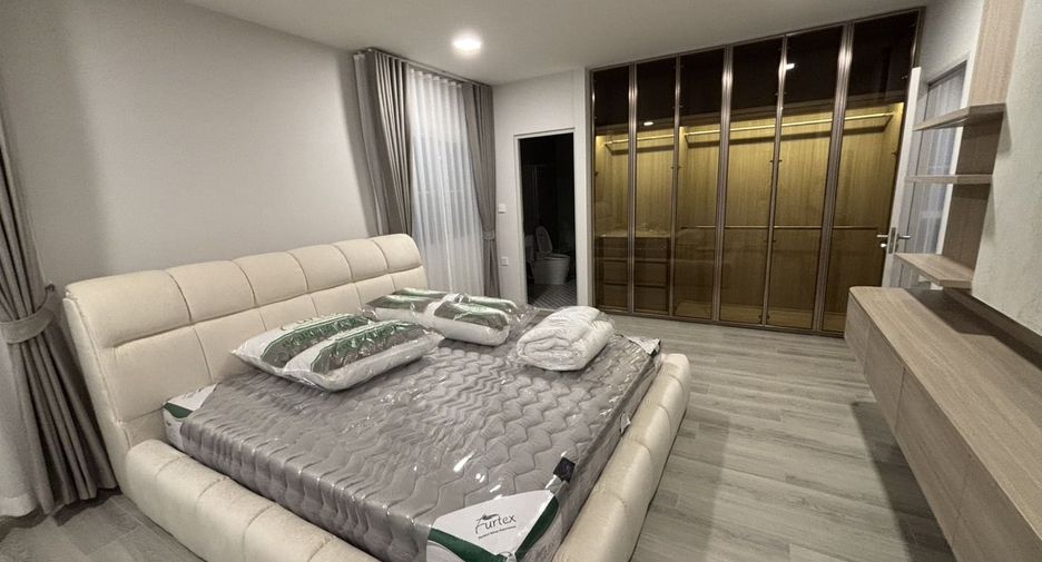 Casa en alquiler de 3 habitaciones en Bang Phli, Samut Prakan