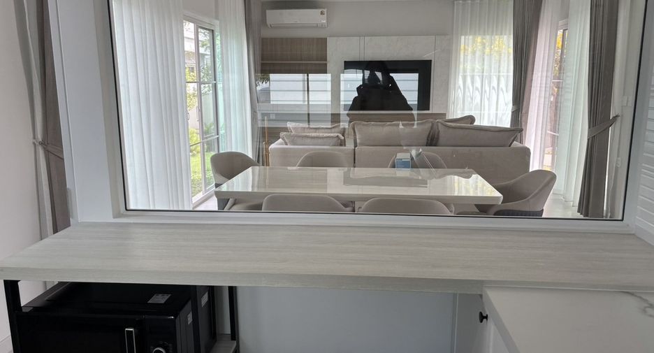 Casa en alquiler de 3 habitaciones en Bang Phli, Samut Prakan