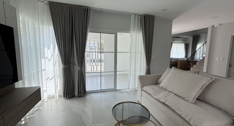Casa en alquiler de 3 habitaciones en Bang Phli, Samut Prakan