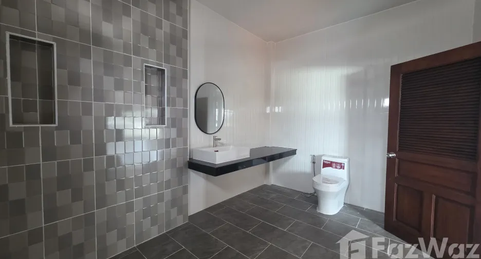 For sale 3 bedrooms house in Mueang Lamphun, Lamphun