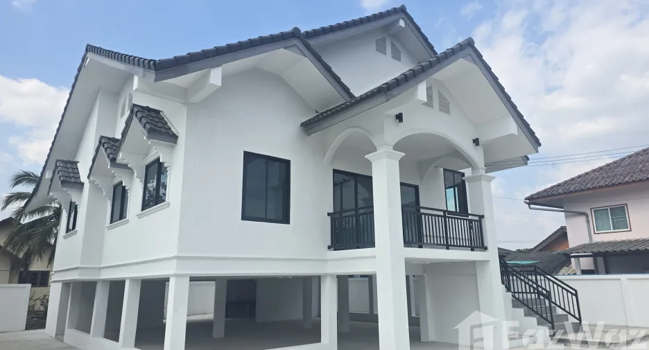 For sale 3 bedrooms house in Mueang Lamphun, Lamphun