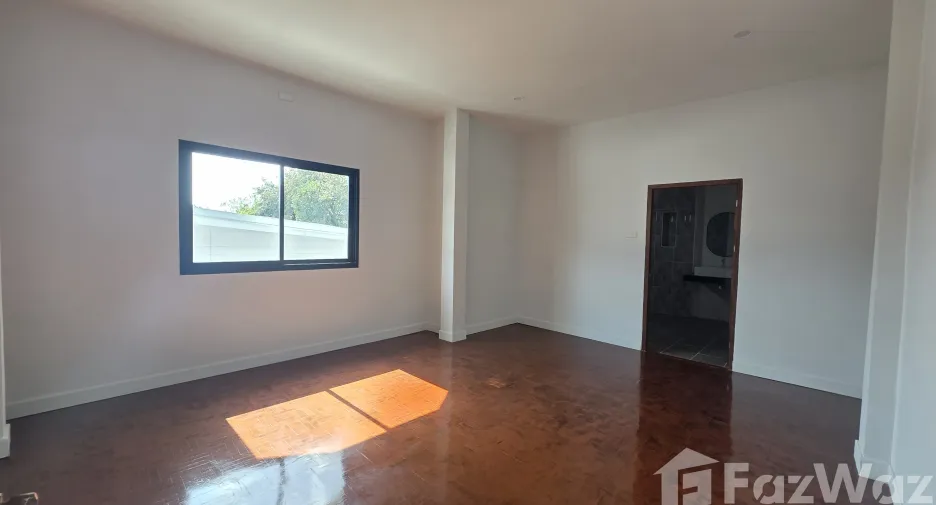 For sale 3 bedrooms house in Mueang Lamphun, Lamphun
