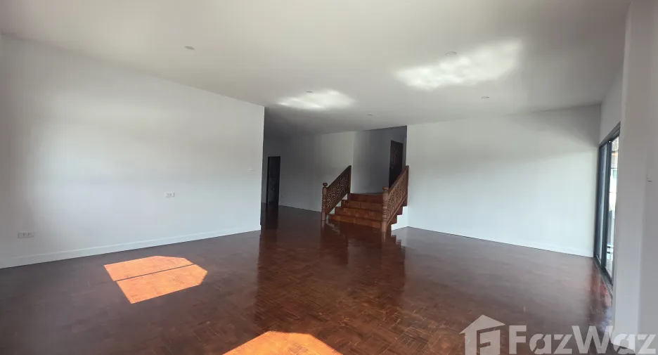 For sale 3 bedrooms house in Mueang Lamphun, Lamphun