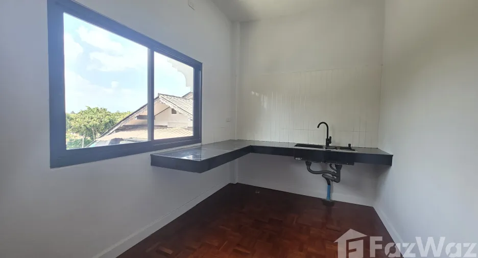 For sale 3 bedrooms house in Mueang Lamphun, Lamphun