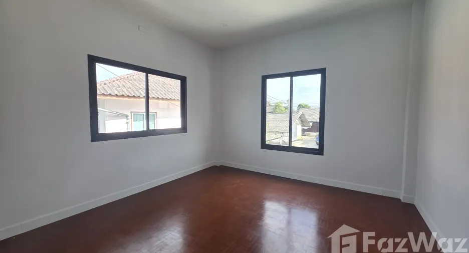 For sale 3 bedrooms house in Mueang Lamphun, Lamphun