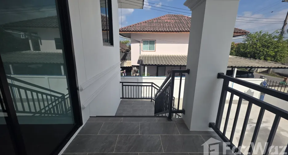 For sale 3 bedrooms house in Mueang Lamphun, Lamphun