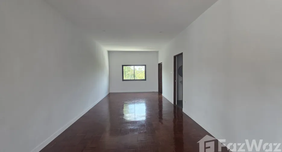 For sale 3 bedrooms house in Mueang Lamphun, Lamphun