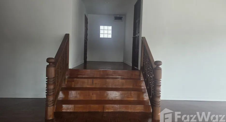 For sale 3 bedrooms house in Mueang Lamphun, Lamphun