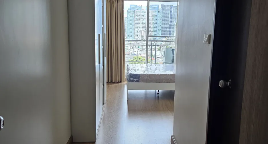 For rent 3 bedrooms condo in Bang Kho Laem, Bangkok