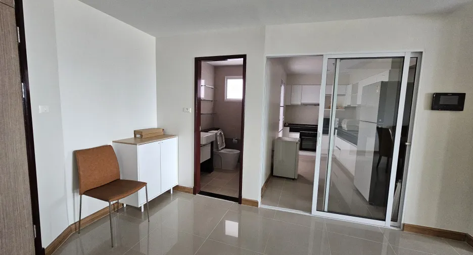 For rent 3 bedrooms condo in Bang Kho Laem, Bangkok