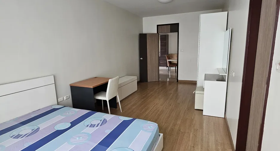 For rent 3 bedrooms condo in Bang Kho Laem, Bangkok