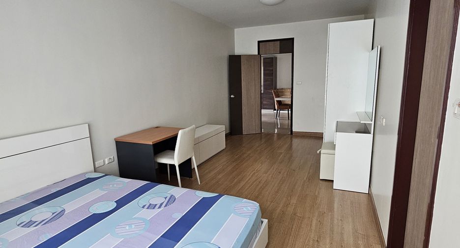 For rent 3 bedrooms condo in Bang Kho Laem, Bangkok